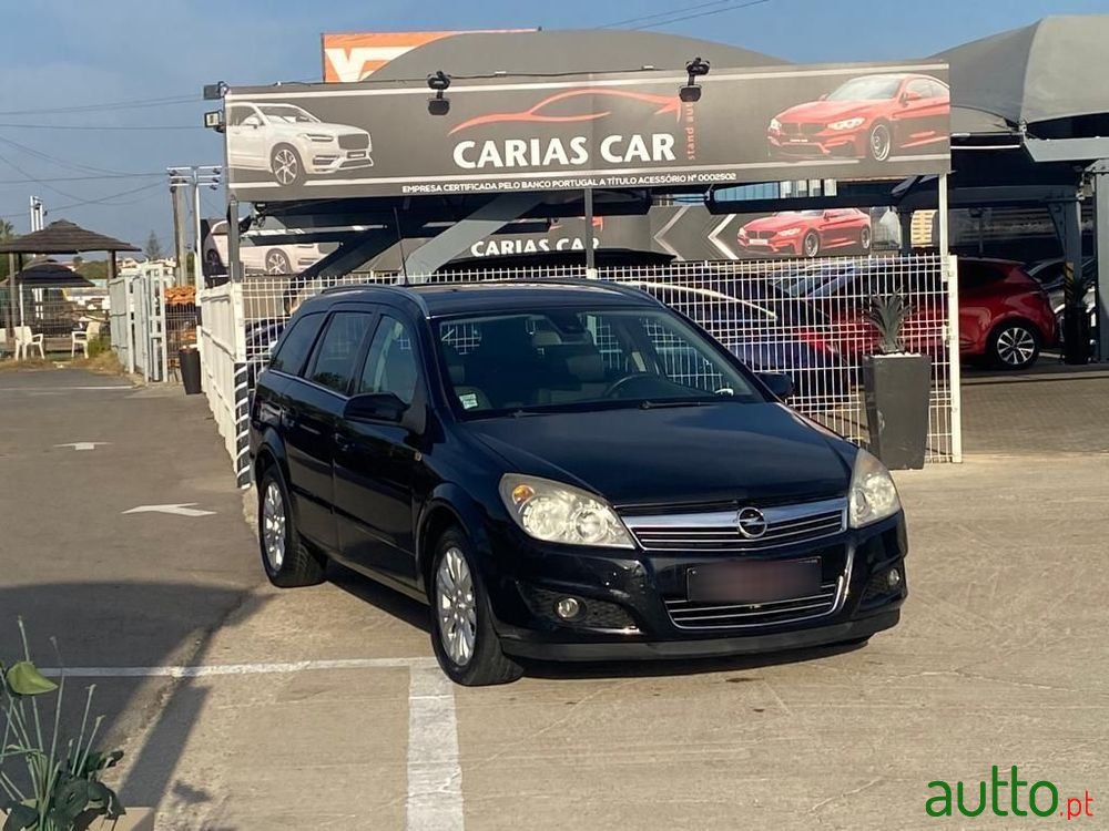 2009' Opel Astra Sports Tourer photo #2