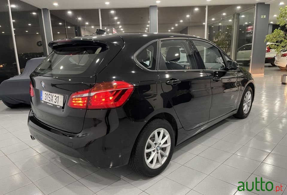 2017' BMW 216 Active Tourer photo #4