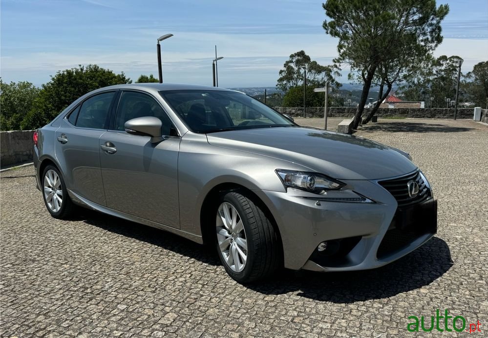 2016' Lexus Is 300H Executive photo #2