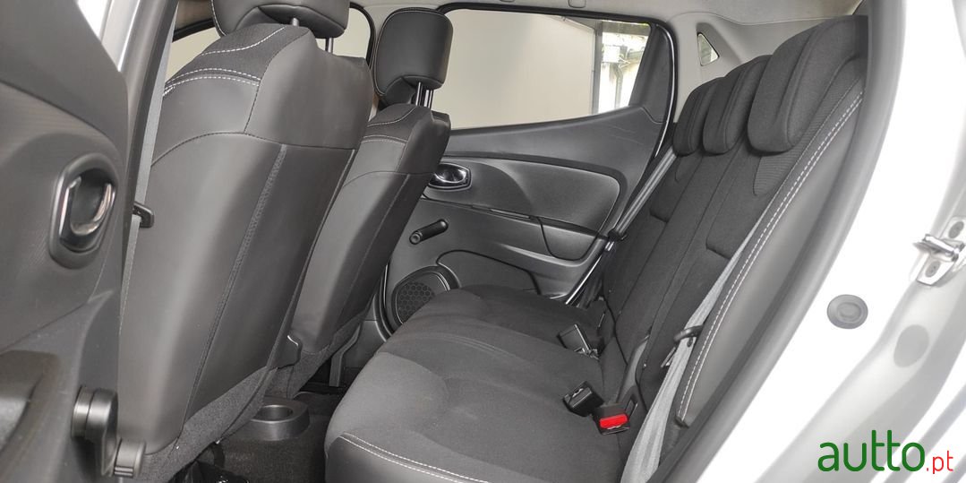 2014' Renault Clio photo #6