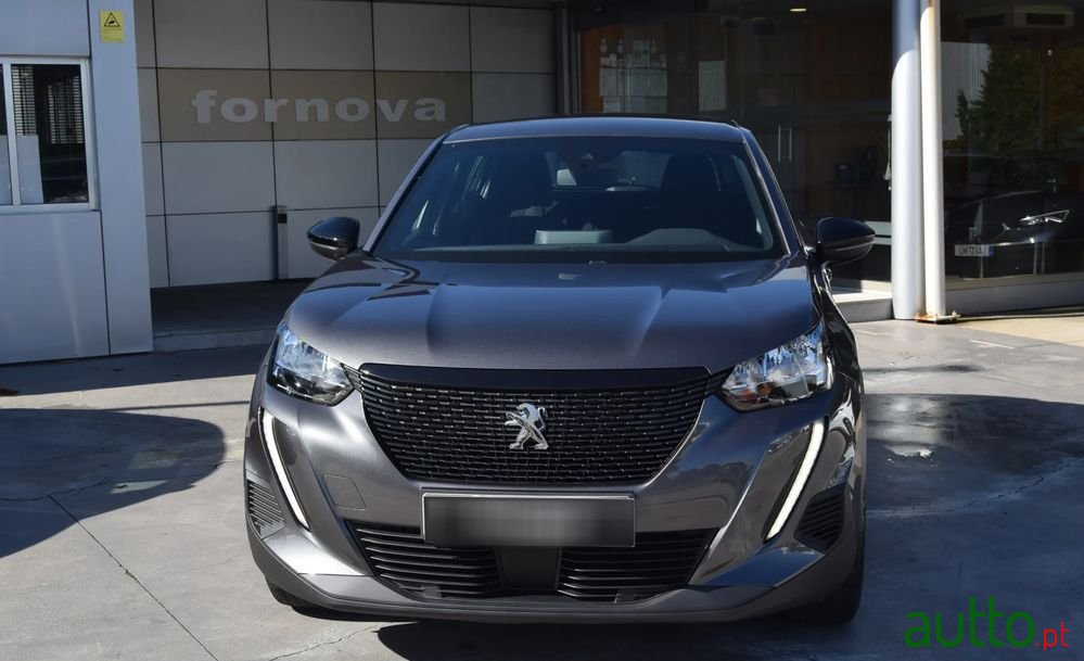 2023' Peugeot 2008 photo #3