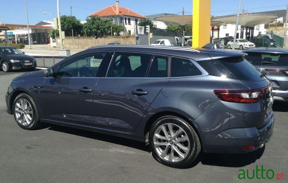 2019' Renault Megane Sport Tourer photo #2