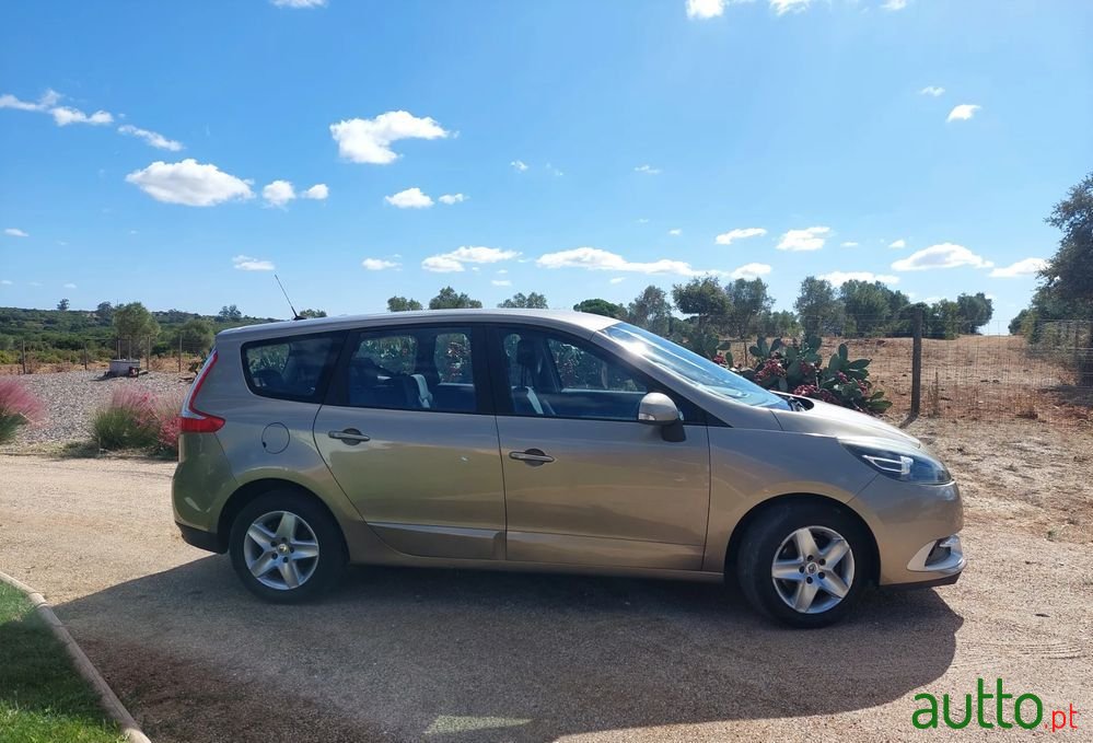 2014' Renault Grand Scenic photo #2