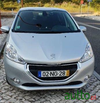 2012' Peugeot 208 photo #2
