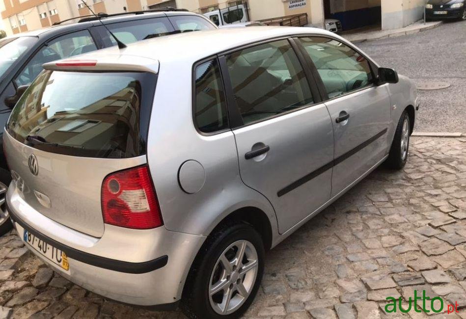 2002' Volkswagen Polo photo #2