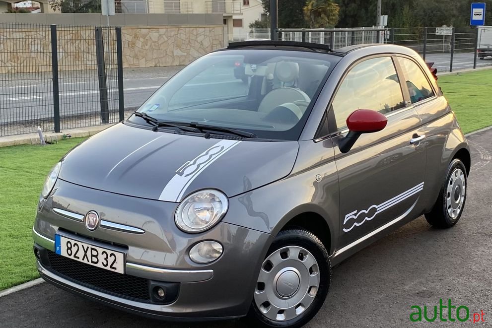 2011' Fiat 500 C photo #2