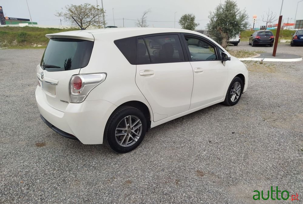 2015' Toyota Verso photo #3