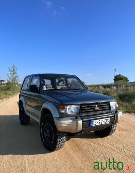 1994' Mitsubishi Pajero photo #2