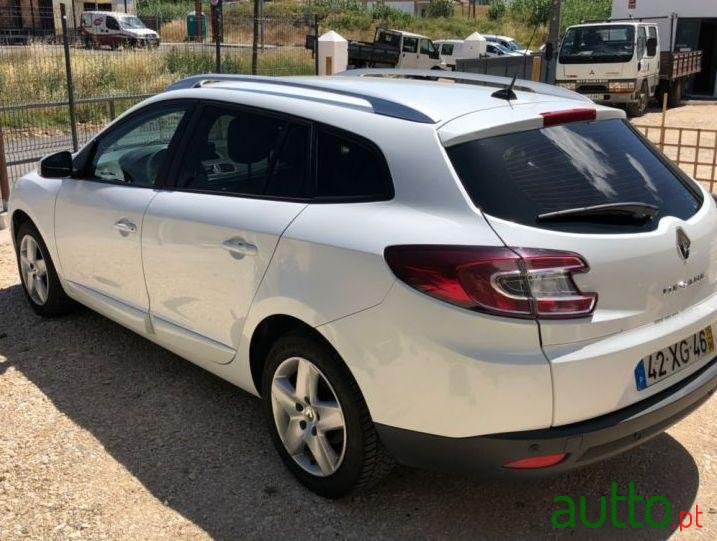 2015' Renault Megane Break photo #2