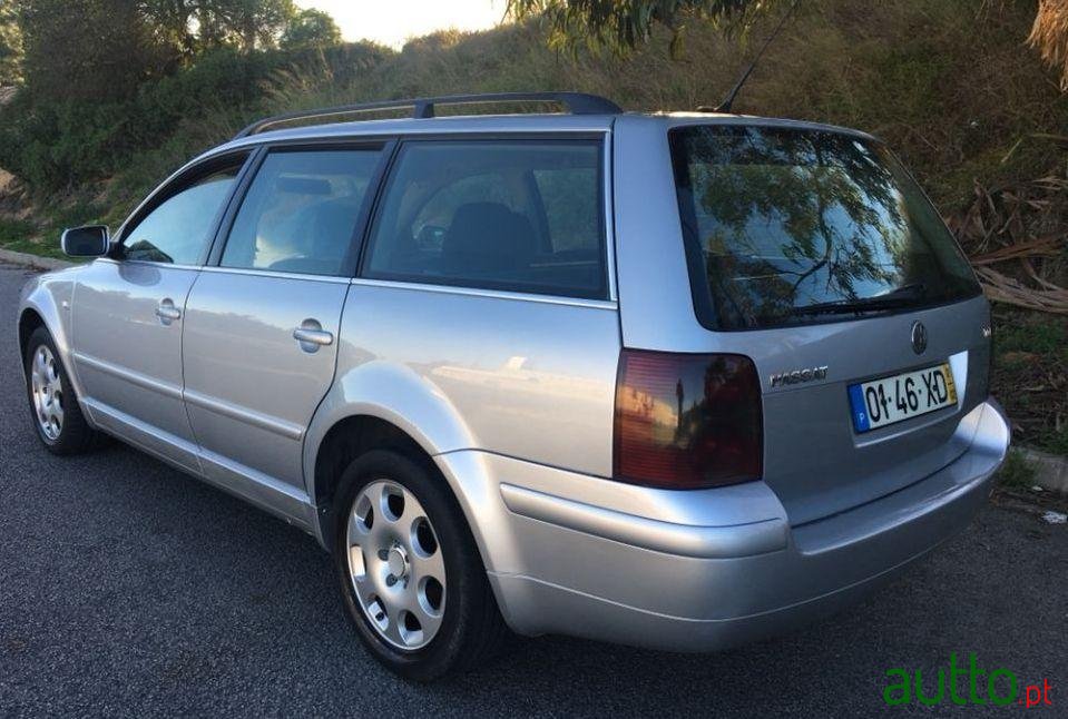 2001' Volkswagen Passat Variant photo #2
