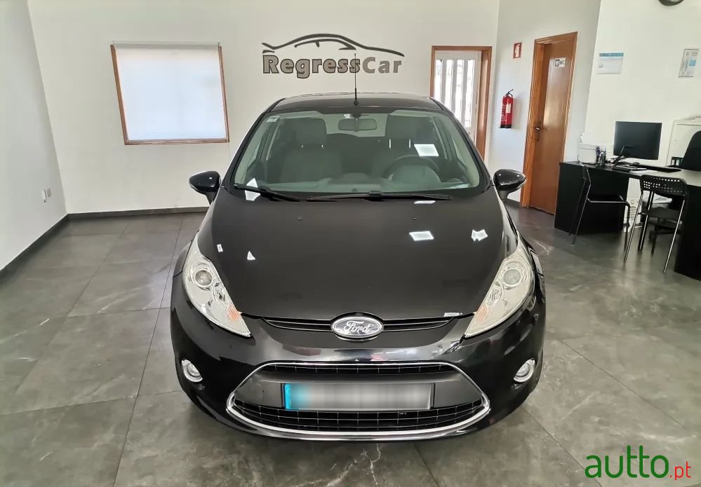 2011' Ford Fiesta photo #1