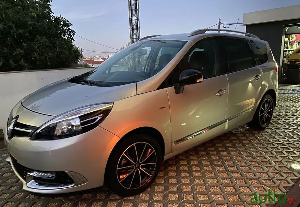 2013' Renault Grand Scenic photo #1