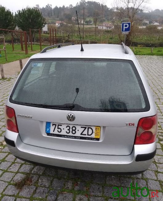 2001' Volkswagen Passat Variant photo #3