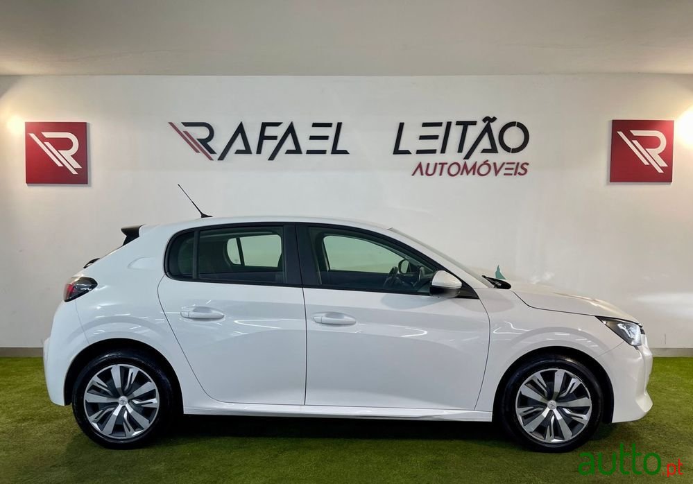 2020' Peugeot 208 photo #5