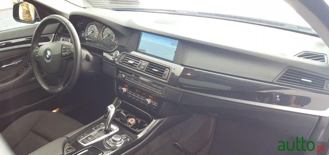 2012' BMW 520 photo #1