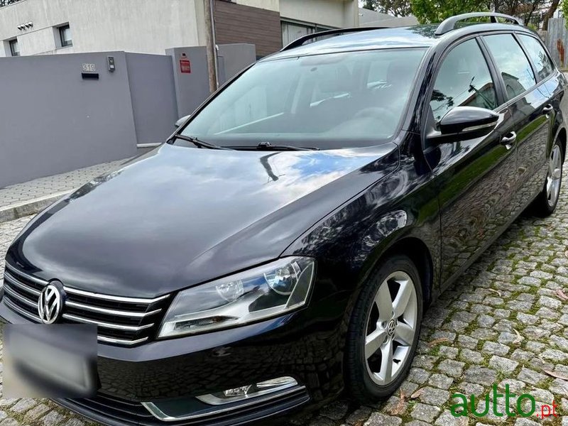 2011' Volkswagen Passat Variant photo #3