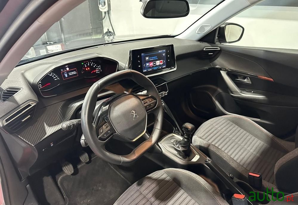 2021' Peugeot 2008 photo #3