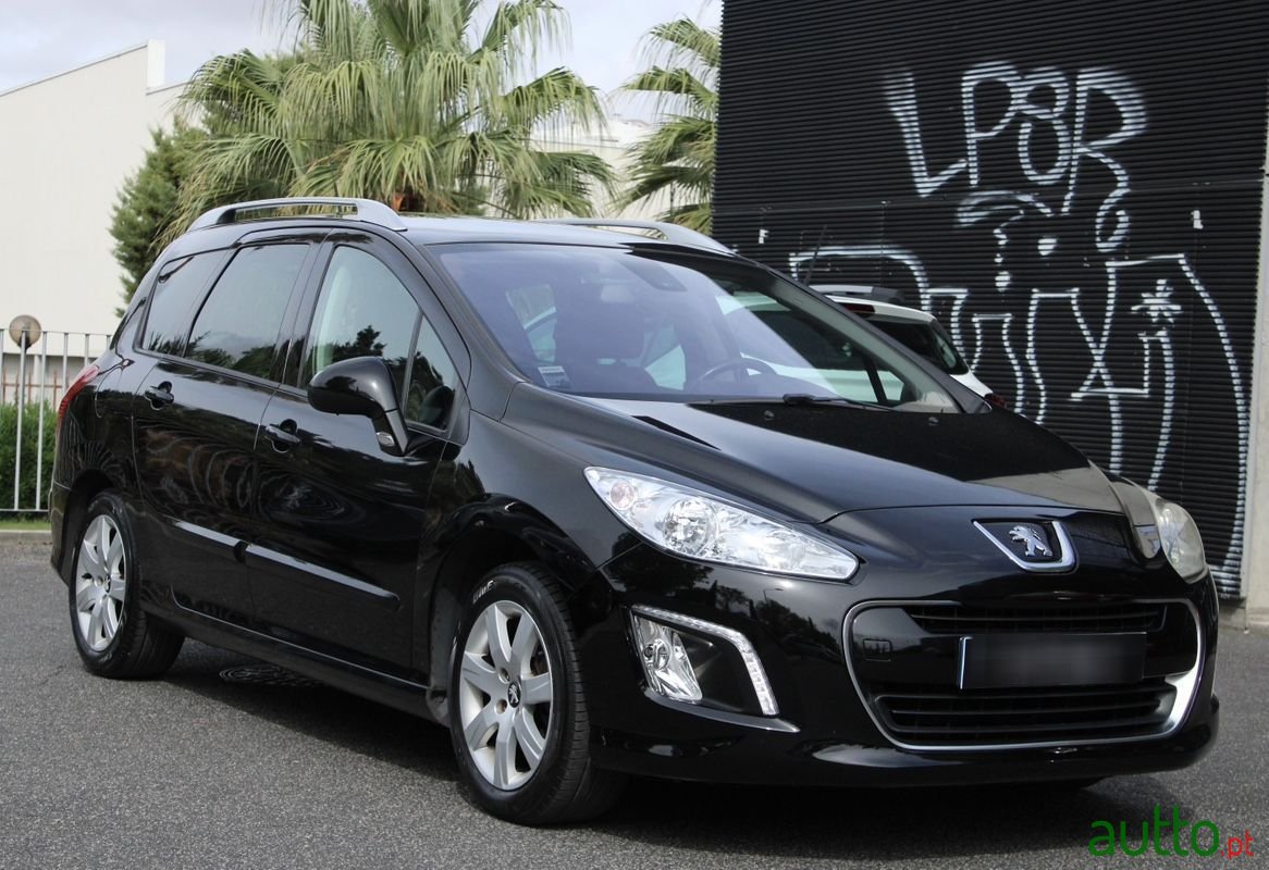 2011' Peugeot 308 Sw photo #2