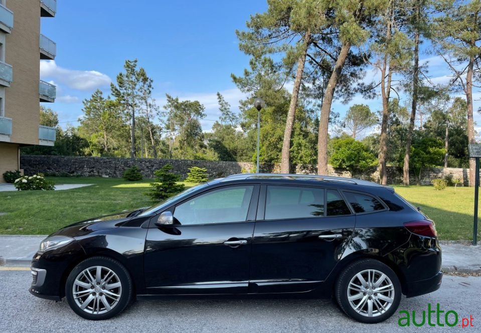 2015' Renault Megane Sport Tourer photo #3