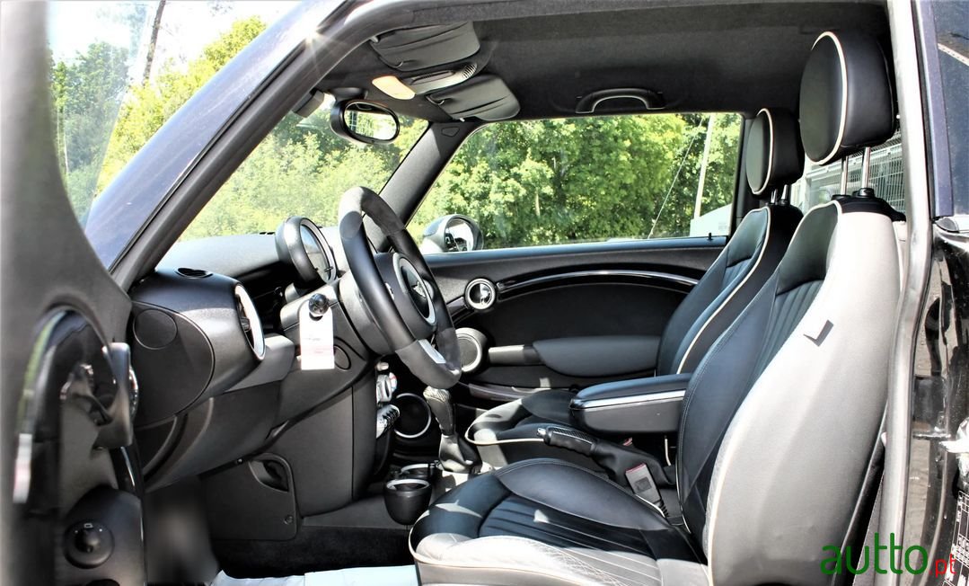 2009' MINI Cooper D photo #5