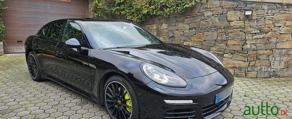 2015' Porsche Panamera S E-Hybrid photo #2