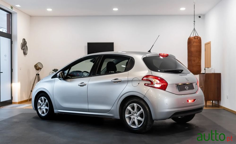 2013' Peugeot 208 1.2 Vti Se Style photo #2