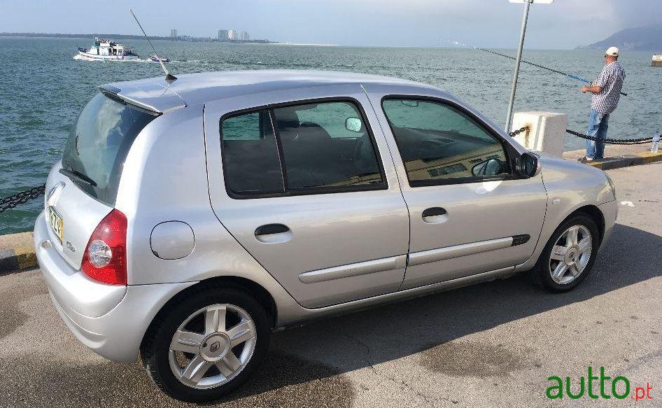 2005' Renault Clio photo #3