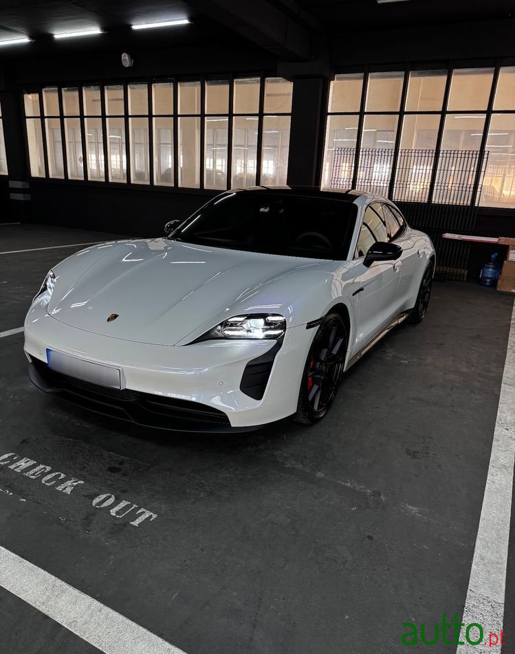 2022' Porsche Taycan Gts photo #2