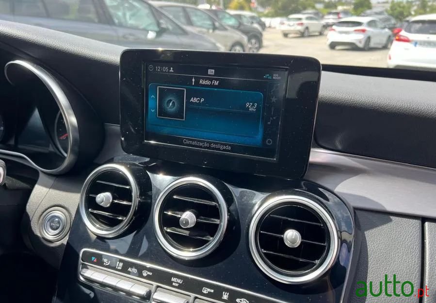 2019' Mercedes-Benz Classe C photo #6