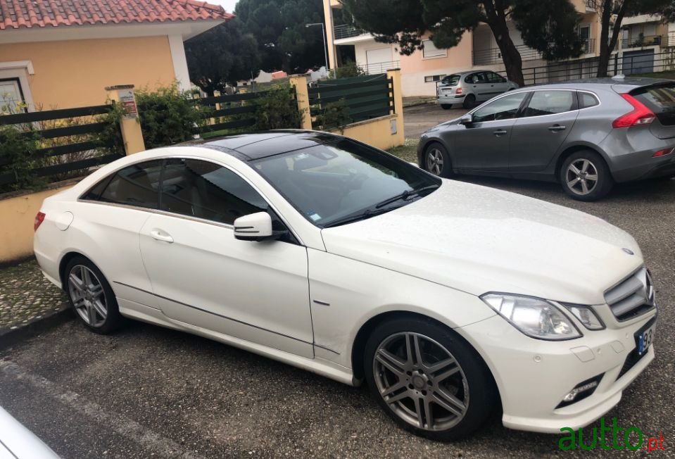 2010' Mercedes-Benz E-350 photo #2