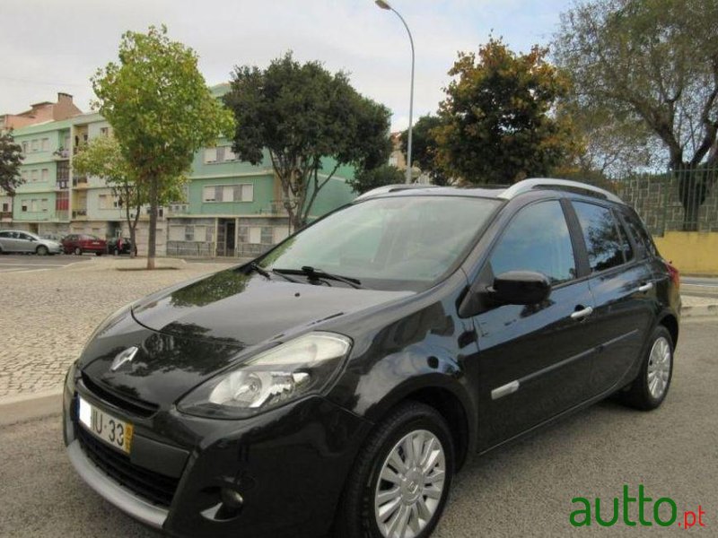 2010' Renault Clio Break photo #1