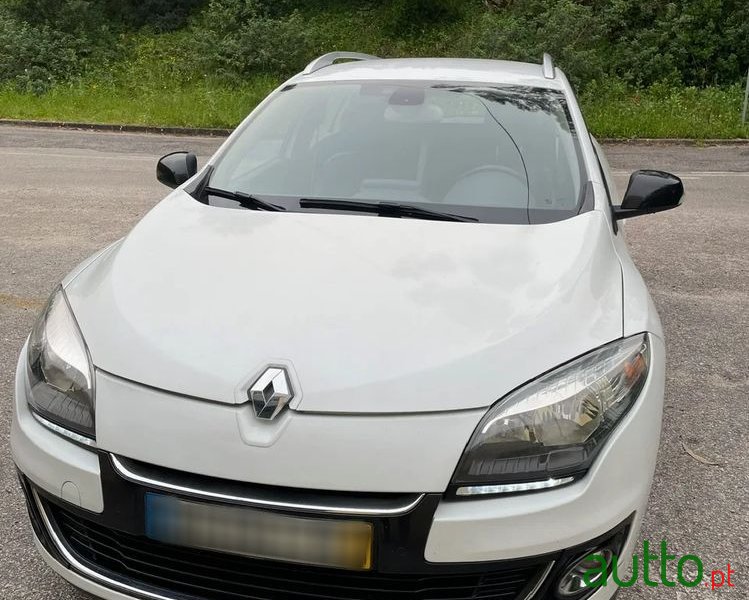 2013' Renault Megane Sport Tourer photo #2