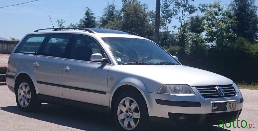 2001' Volkswagen Passat photo #1