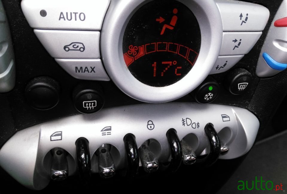 2009' MINI Cabrio Cooper photo #4