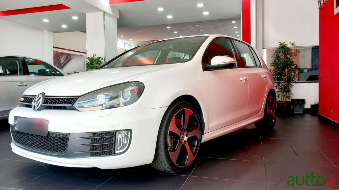 2009' Volkswagen Golf photo #3