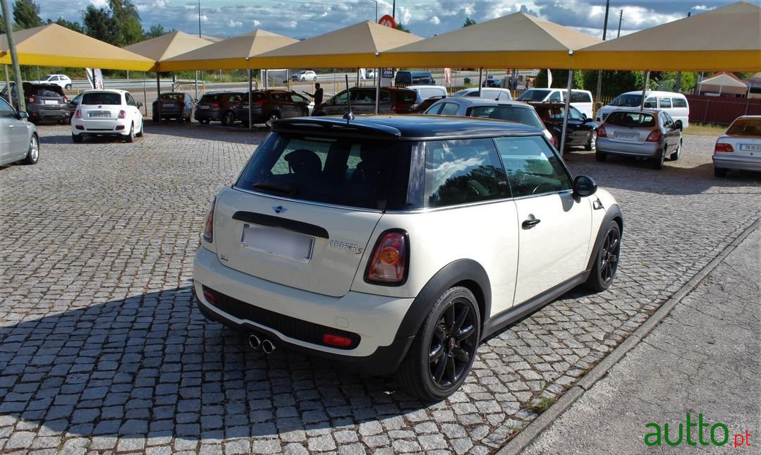 2010' MINI Cooper photo #3