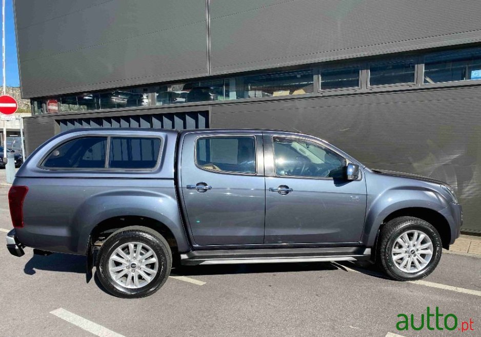 2020' Isuzu photo #3