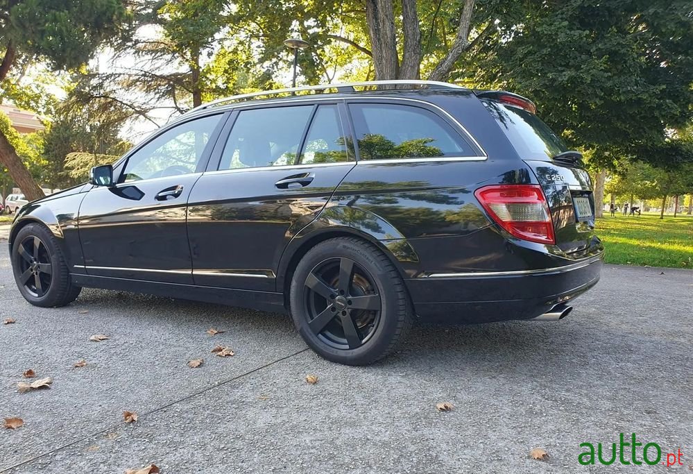 2010' Mercedes-Benz Classe C photo #5