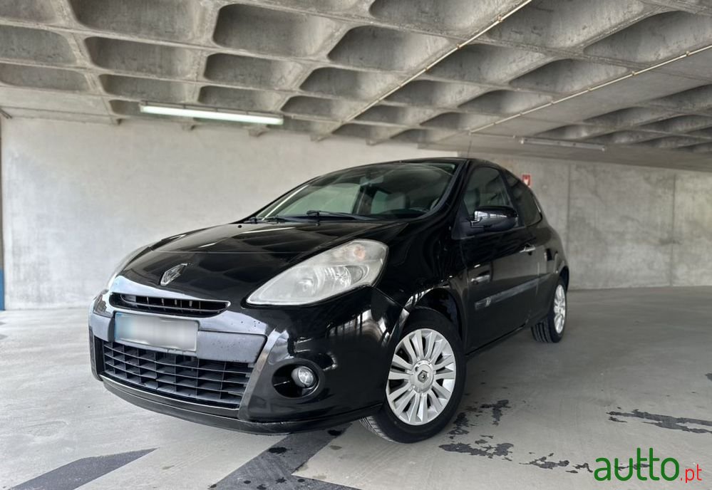 2009' Renault Clio photo #1