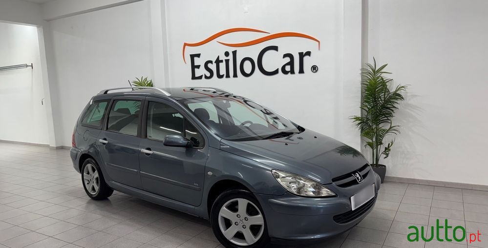 2004' Peugeot 307 Sw photo #1