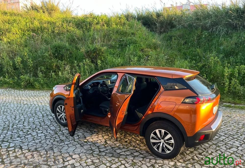 2020' Peugeot 2008 photo #6