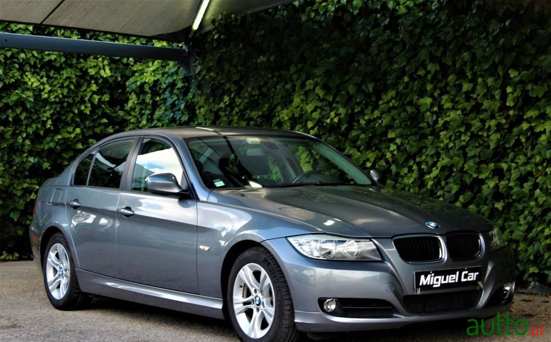 2009' BMW 320 photo #1