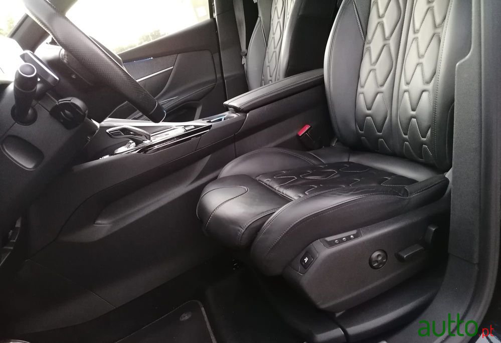 2019' Peugeot 5008 photo #6