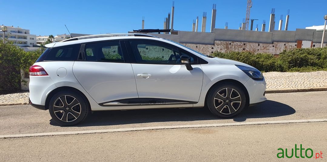 2013' Renault Clio Sport Tourer photo #3