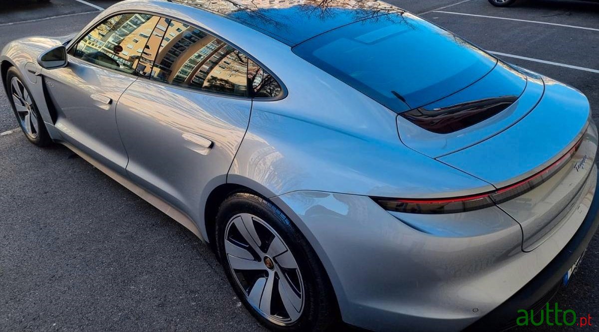 2021' Porsche Taycan photo #7