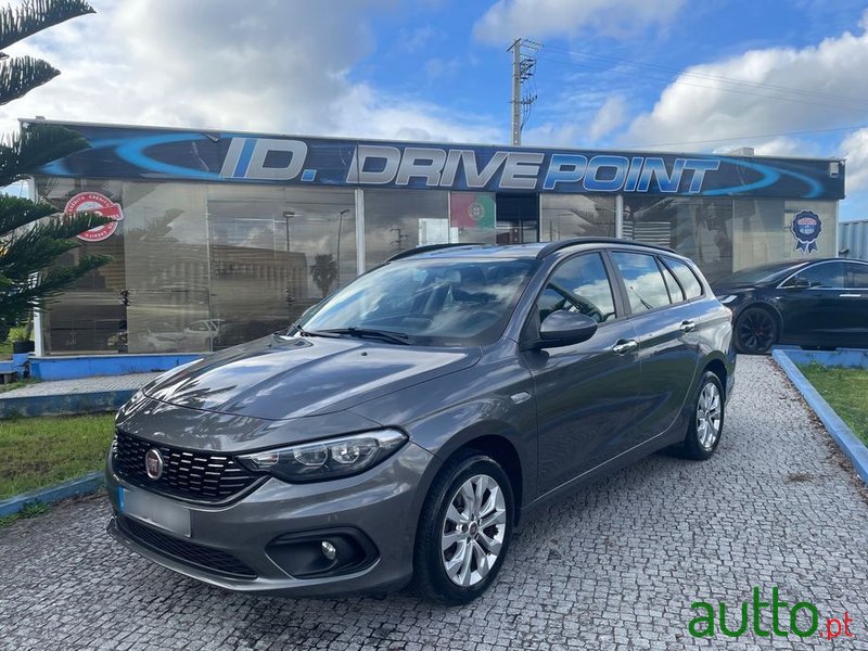 2020' Fiat Tipo Station Wagon photo #1