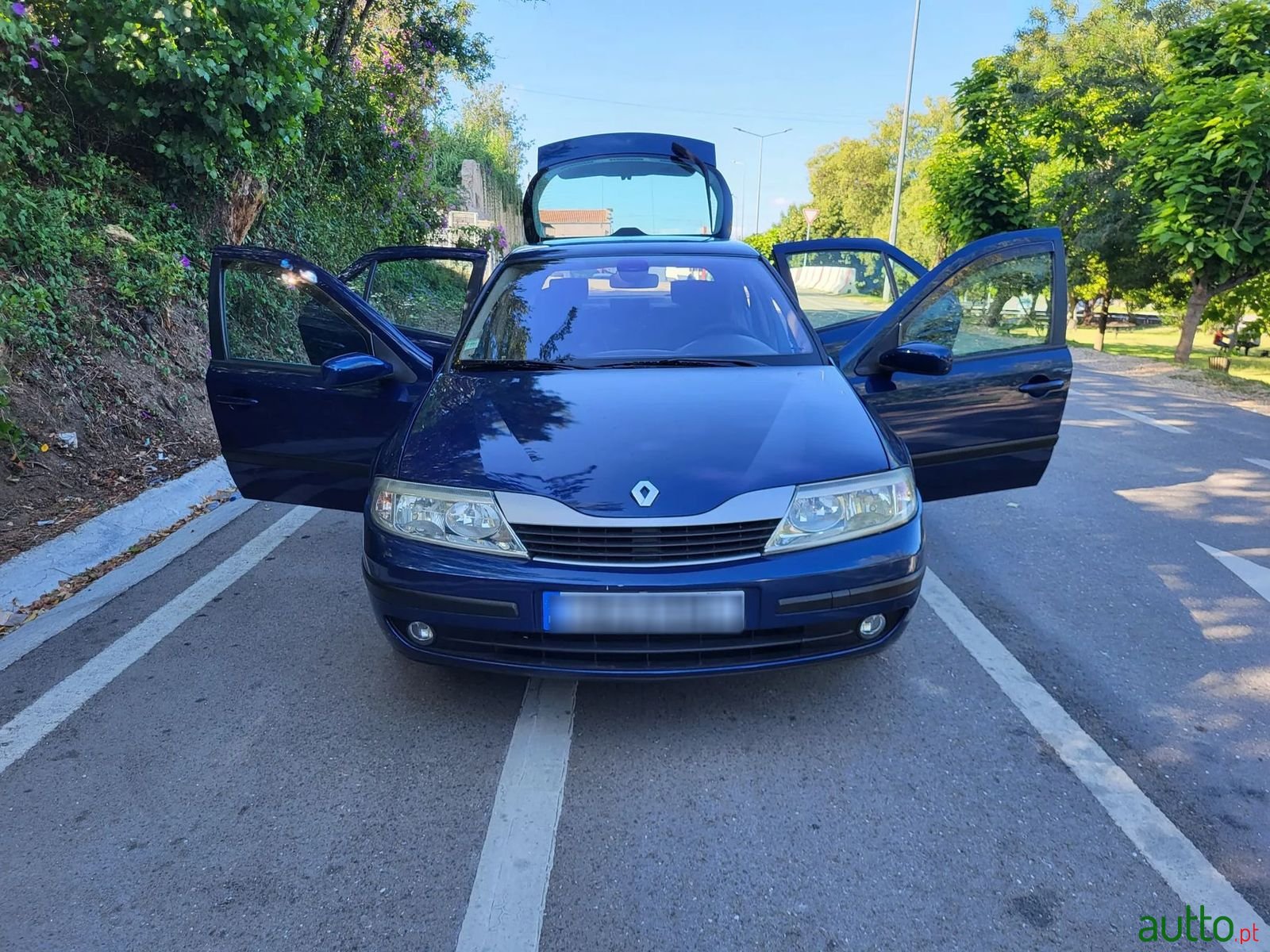2003' Renault Laguna photo #2