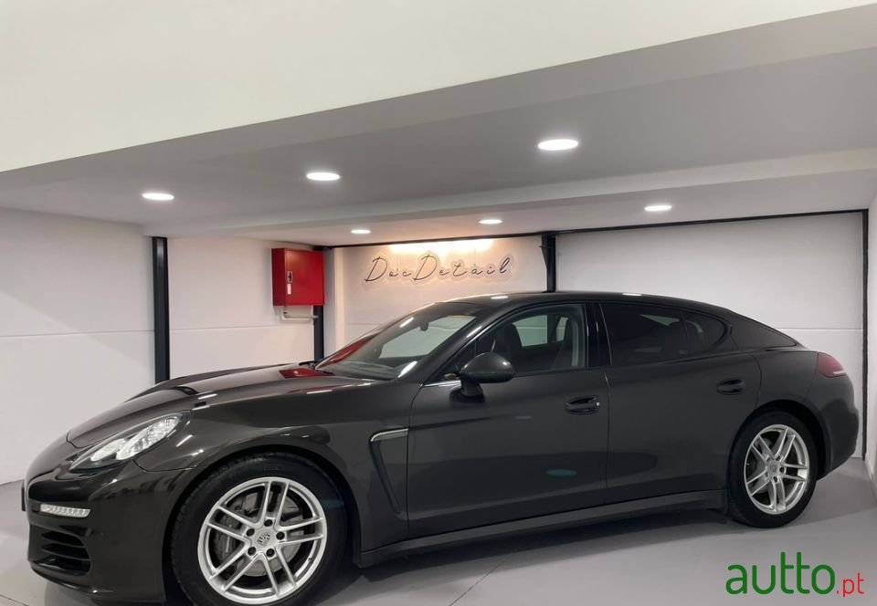 2015' Porsche Panamera 3.0-D photo #4