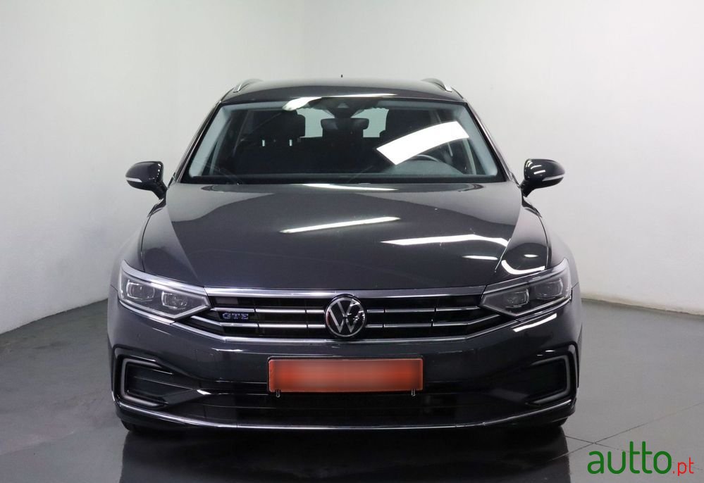 2020' Volkswagen Passat Variant photo #2