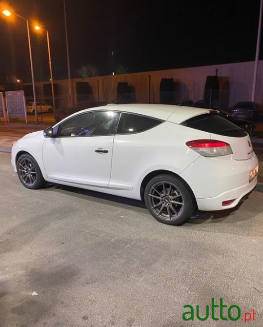 2010' Renault Megane photo #4